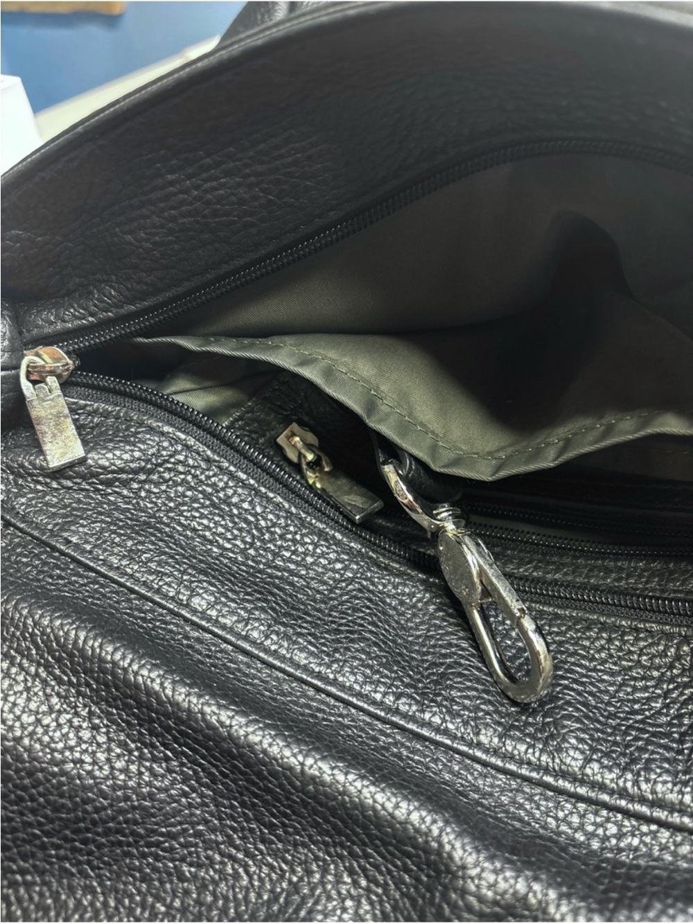 OooBaby Made in Italy Black Pebbled Leather The Urban Bag
Crossbody 14x14 - Picture 3 of 8